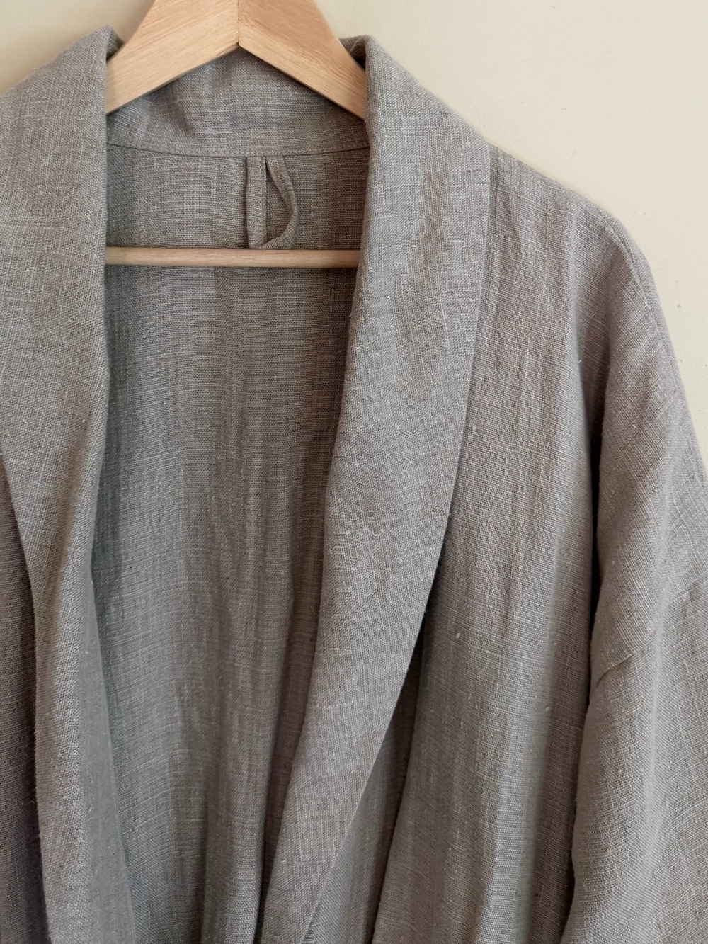 The Raw Linen Robe - Picture 2 of 12